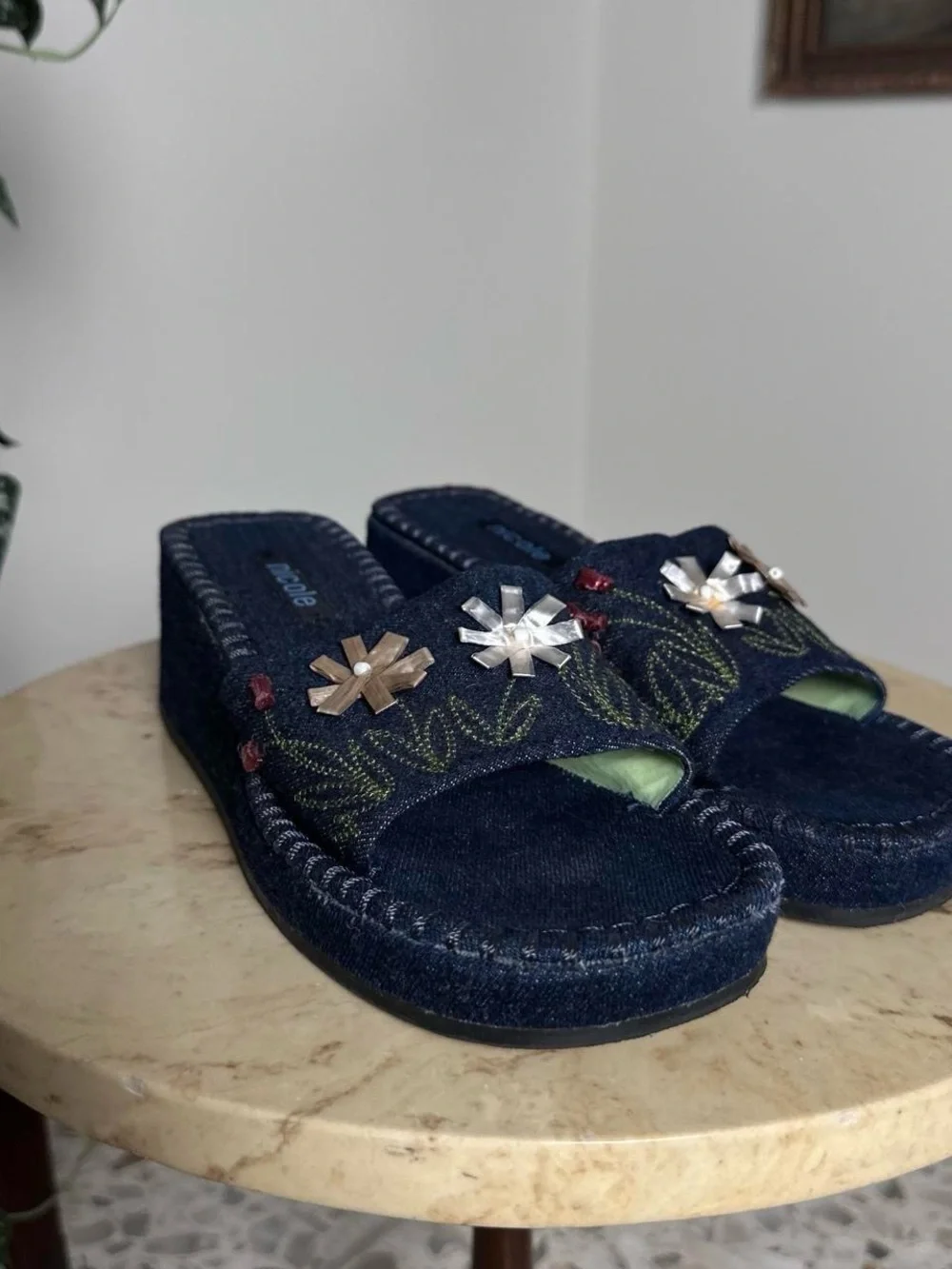 Nicole Miller navy denim wedge sandals with embroidered floral design Size 8.5